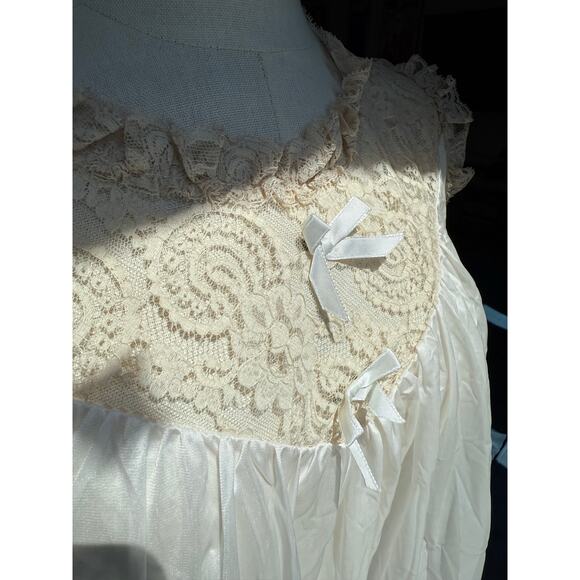 1960s Ro-Vel of California Babydoll Semi Sheer Pajama Top Size Med Ruffle Cream - Picture 3 of 8